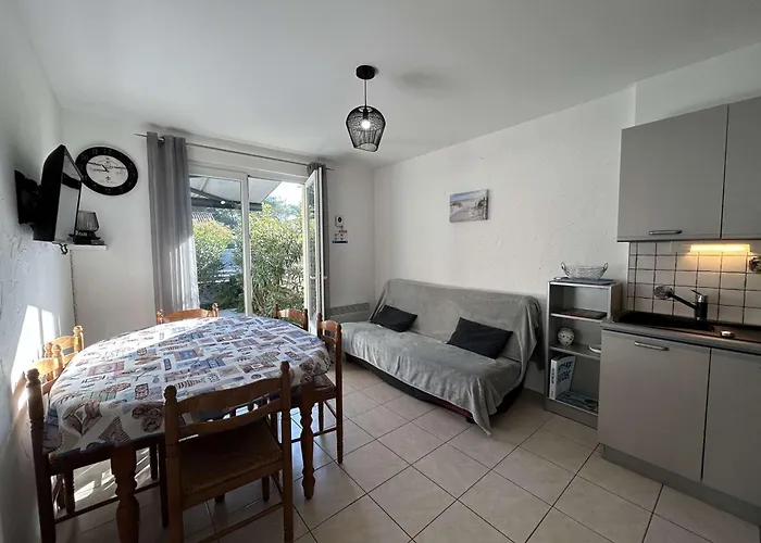 펜션 Maison De Avec Terrasse Dallee, 6 Couchages, A Deux Pas De L'ocean A St-jean-de-monts - Fr-1-224c-94 *