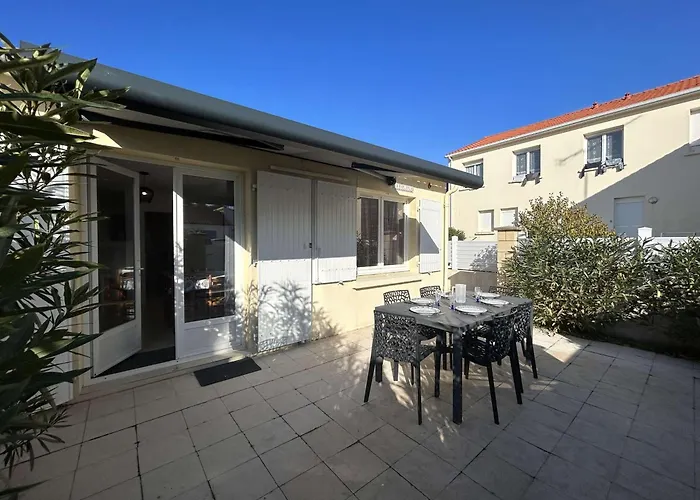 Maison De Avec Terrasse Dallée, 6 Couchages, à Deux Pas De L'océan à St-jean-de-monts - Fr-1-224c-94 Casa de Férias