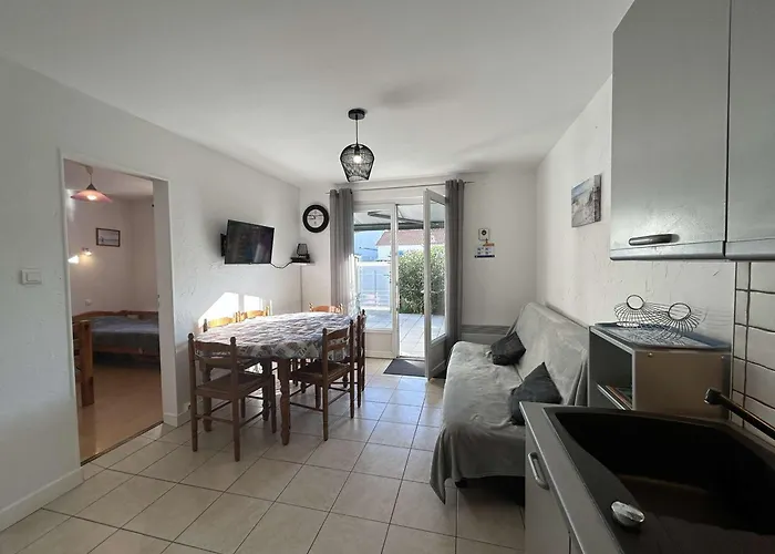 Maison De Avec Terrasse Dallée, 6 Couchages, à Deux Pas De L'océan à St-jean-de-monts - Fr-1-224c-94 Casa de Férias